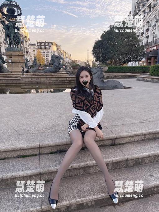 微密圈 - July芝岚的车内定制作品，开车也能有这么多做梦的地方！