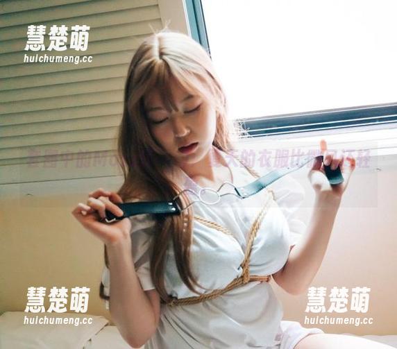 套图中的Mozzi(모찌)：夏天的衣服比微风还轻盈。