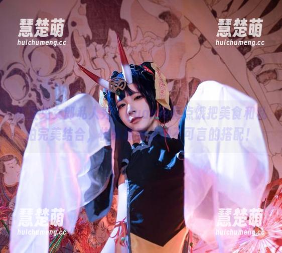 高叉兔女郎私人秀，Quan冉有点饿把美食和私拍完美结合，快来感受这妙不可言的搭配！