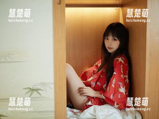 Shika小鹿鹿 Shika小鹿鹿泳衣全套写真:每一张都是阳光透过窗帘的柔和