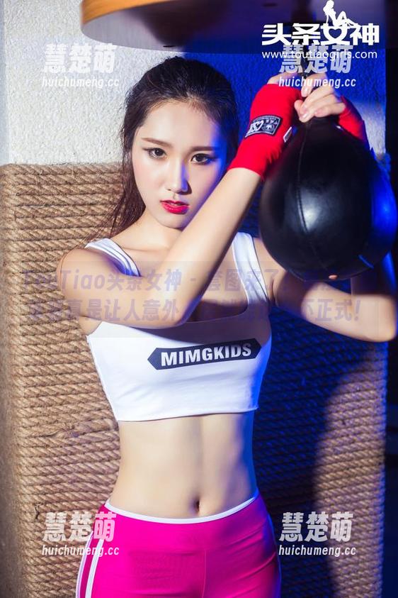 TouTiao头条女神-杨漫妮 TouTiao头条女神 - 套图来了!杨漫妮的泳装真是让人意外,居然能这么不正式!