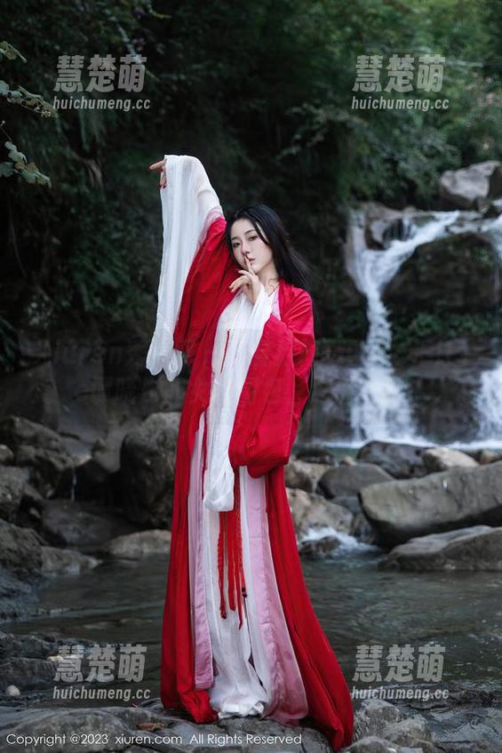 Xiuren秀人网 - 不看后悔一整天：Elise谭晓彤的女神图包，这波绝了！