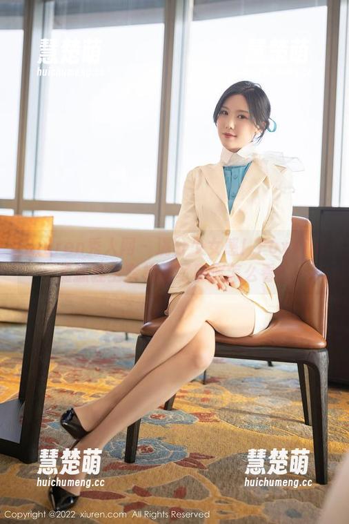 Xiuren秀人网 - 满分少女感！FoxYini孟狐狸全套校服写真你怎么看？