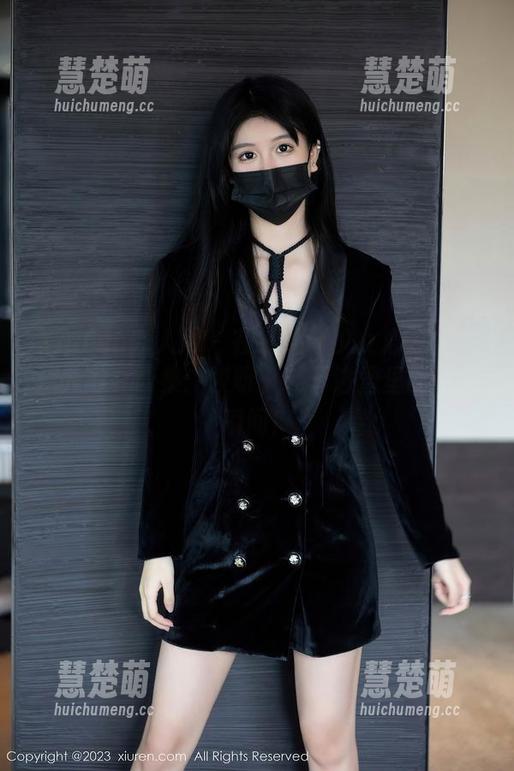 Xiuren秀人网 - 在线解锁少女心雪雪的户外写真合集：哎呀，鞋子进雪里的奇妙瞬间！