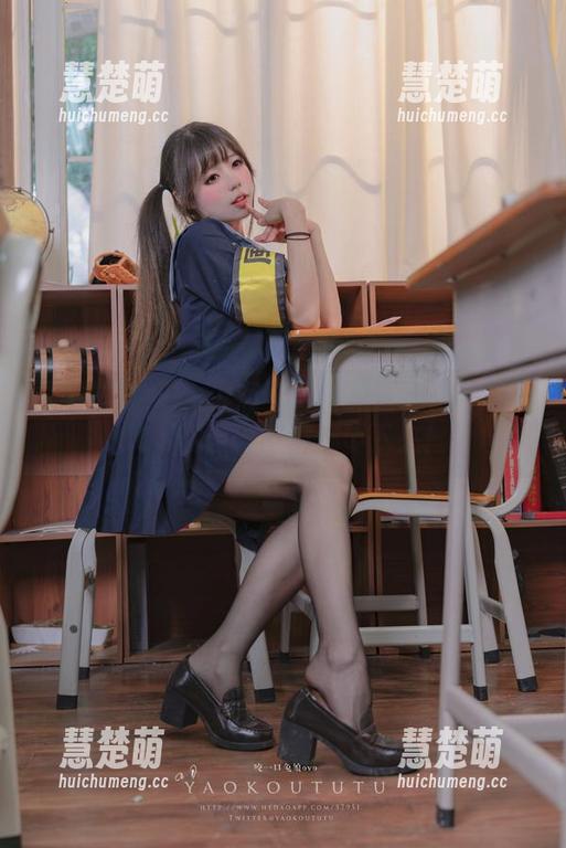 水手服与Yiko湿润兔：没见过这么可爱的COS资源，眼泪都要下来！