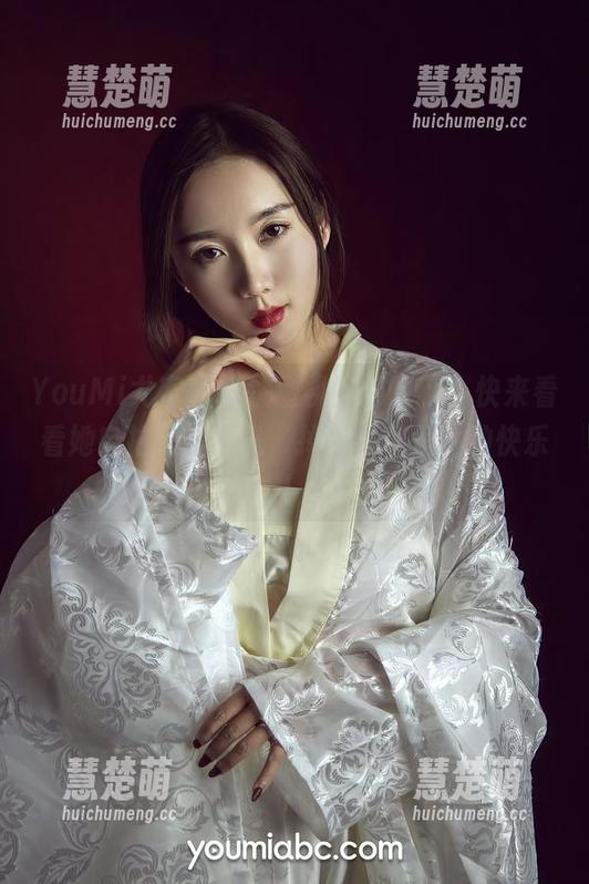 YouMi尤蜜荟 - 沈蜜桃图包更新，快来看看她自拍时是不是‘掉入镜子里’的快乐！