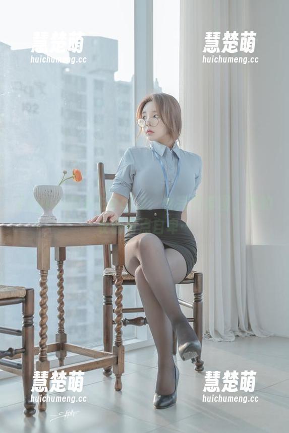 Zzyuri的衬衫Vol.2：看完这套图，我的衣橱有点自卑…