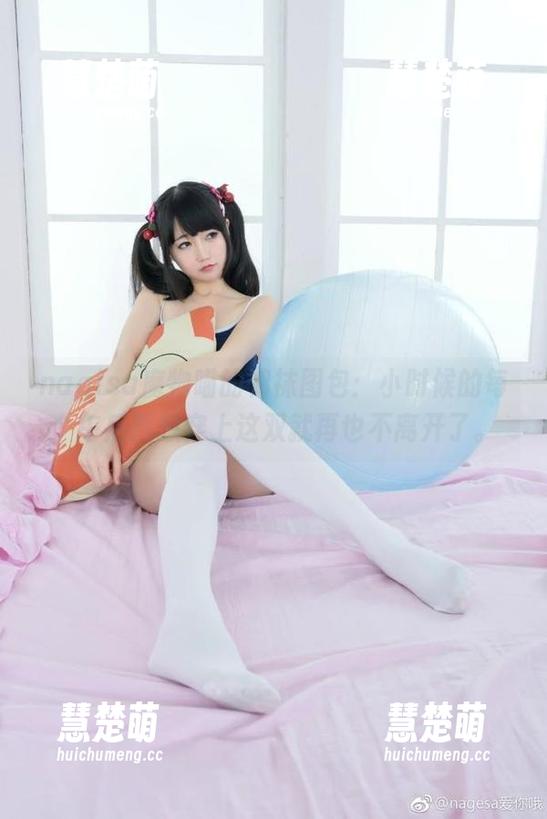 nagisa魔物喵的棉袜图包：小时候的每个午后都想穿上这双就再也不离开了。