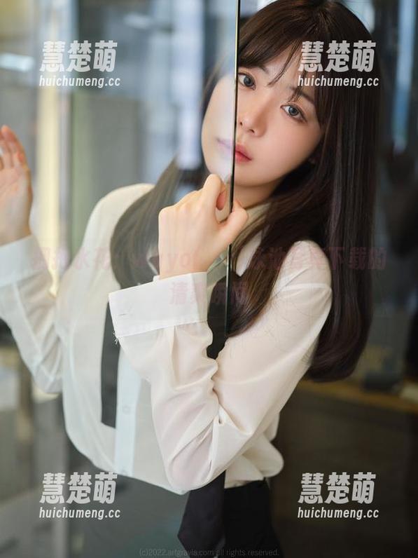 拥抱水花：wuyo(우요)泳池写真下载的清爽瞬间