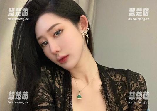 微密圈 - 写真界的八卦秀：不爱笑的赛琳将私有浪漫变成了众人瞩目的话题！