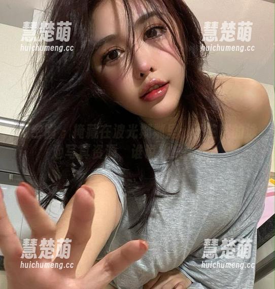 微密圈 - 掩藏在波光粼粼里：于芷晴的泳池写真资源，谁说水只会湿？