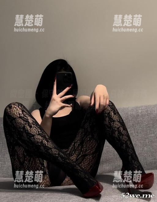 微密圈 - 保守的二舅妈的红丝白袜：精选图片，给你的眼睛来点别样的享受