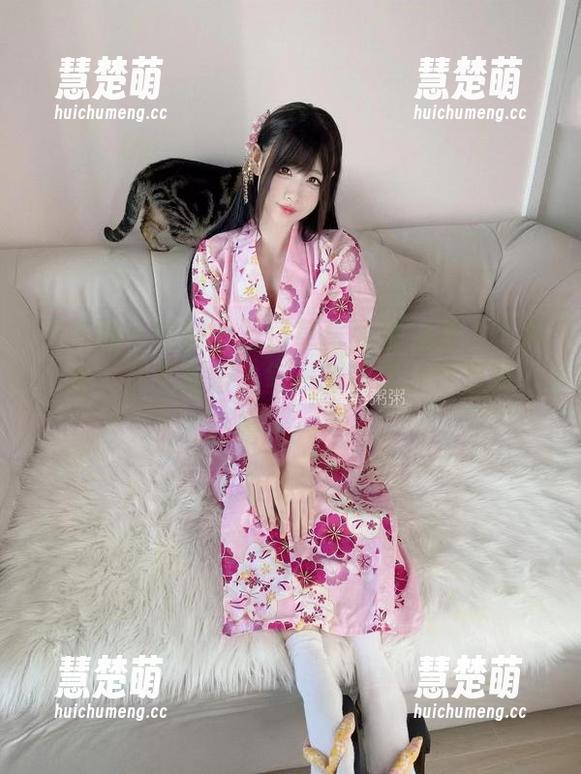 微密圈 - 定制十万口草莓粥粥的双人写真，图中全是甜蜜，每一张都能让你想要‘咕噜’一声～