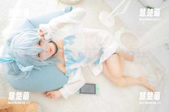找到卜呦的可爱写真，毫无防备中被萌到窒息在网盘里。