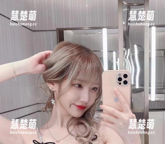 啾小妍Deer的白衬衫：cos是个技术活，我只想做个敢穿的人！
