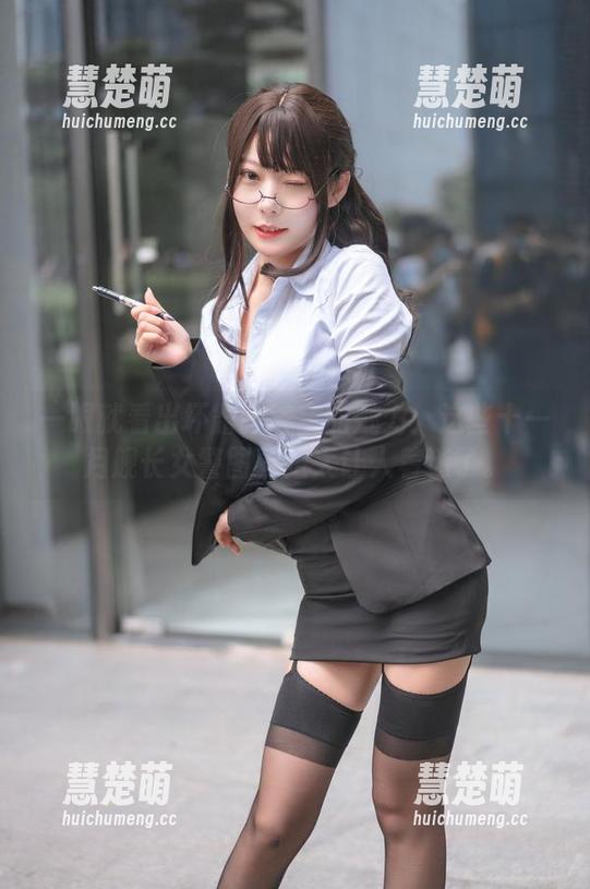 坏露露香宝 一眼就看出坏露露香宝的魅力:这些十一月舰长女警图真是太让人着迷了。