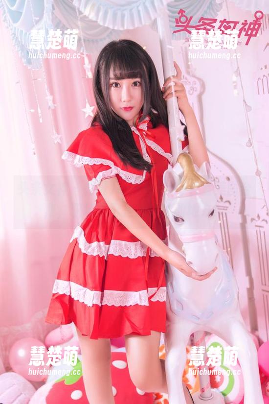 头条女神 - 打开JennyR的办公室美图合集，职场不再是冷冰冰的地方！