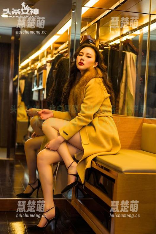 头条女神 - 纯白原图里的陈怡曼，心中忍不住想，白到天上去了么？