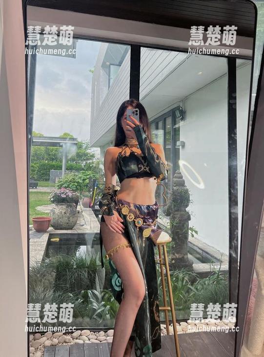 微密圈 - 最新小玉吃果冻红裙美图，浪漫得像是晚霞映照下的初恋，哎呀，心动了