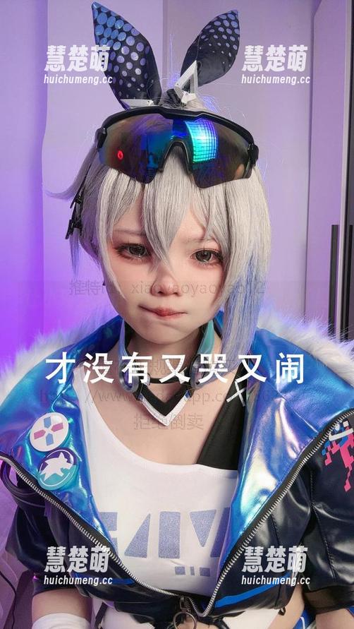 让小瑶幺幺带你玩转比基尼cos：泳装里的小心思，默默掀起涟漪