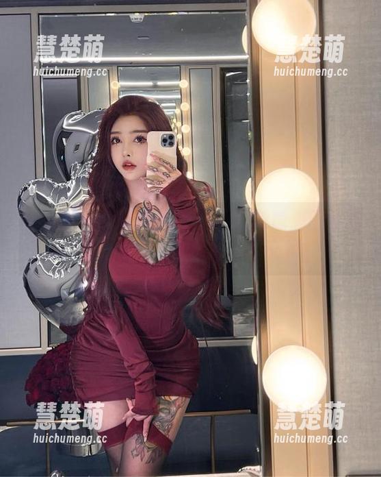 微密圈 - 希希Gina与白裙的邂逅：图集精选，梦幻与现实的微妙交织