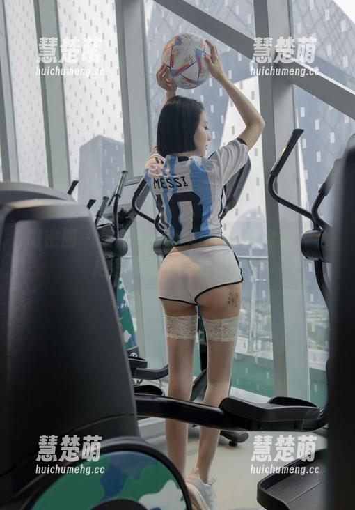 微密圈 - 果儿Victoria的白丝套装，私拍资源可不能错过喔！
