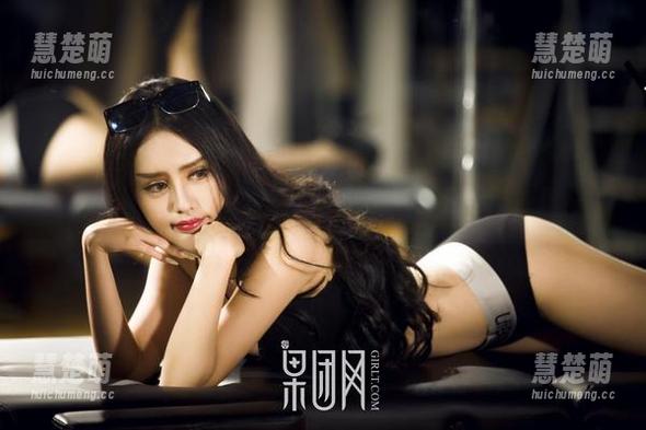 果团网 - 当莫雅淇遇上纯白套图，简直就是‘白’天使降临！