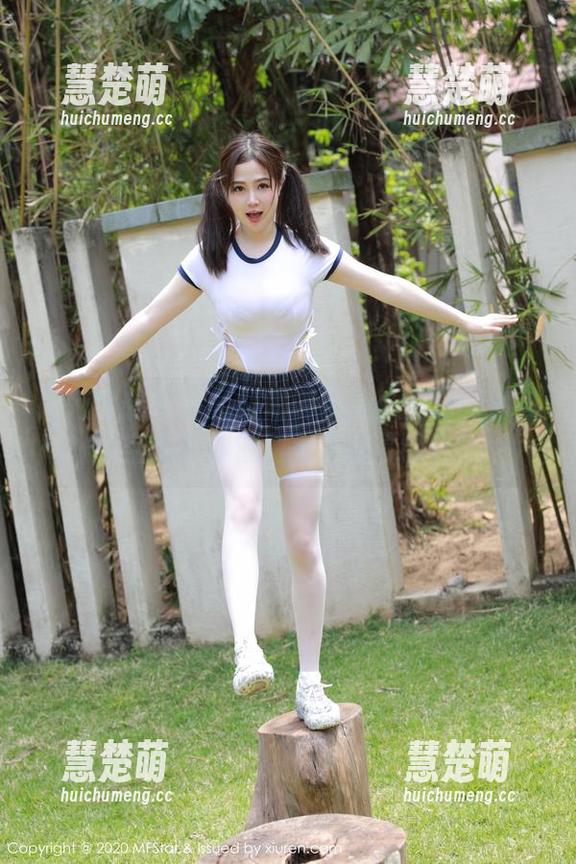 模范学院-小奶瓶呜呜 模范学院 - 小奶瓶呜呜精选:天台的清晨,空气中弥漫着无尽的可能性。