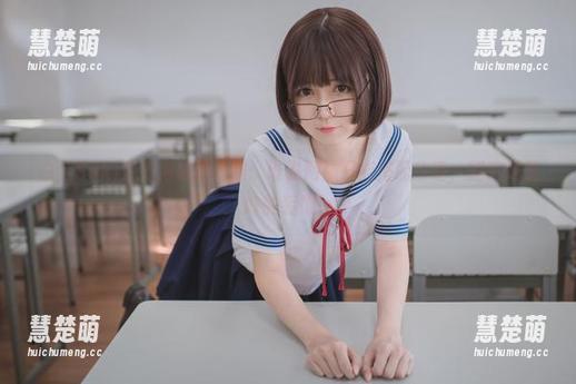 白金Saki魅力网袜照片组：谁说网袜只能搭配攻略，腿真是最好的装饰！