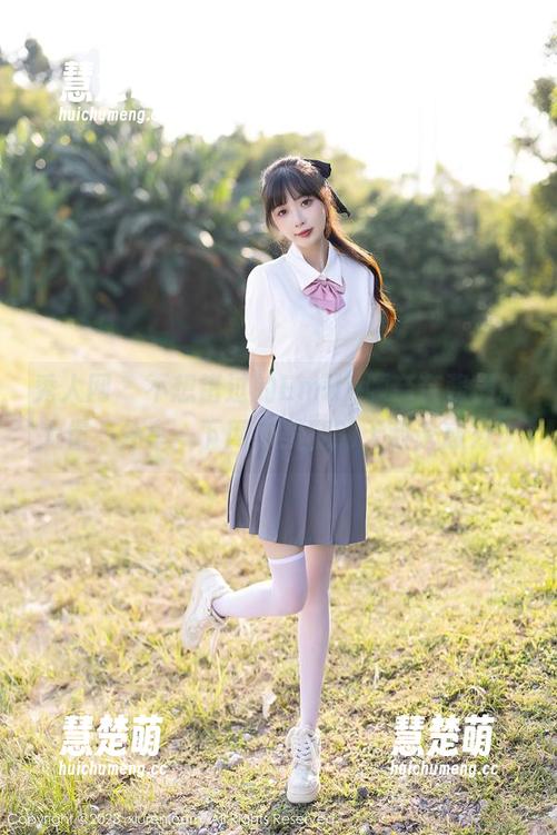 秀人网-Emily顾奈奈酱 秀人网 - 不想错过的Emily顾奈奈酱最新大作,分享一下网袜美腿的无敌诱惑力!