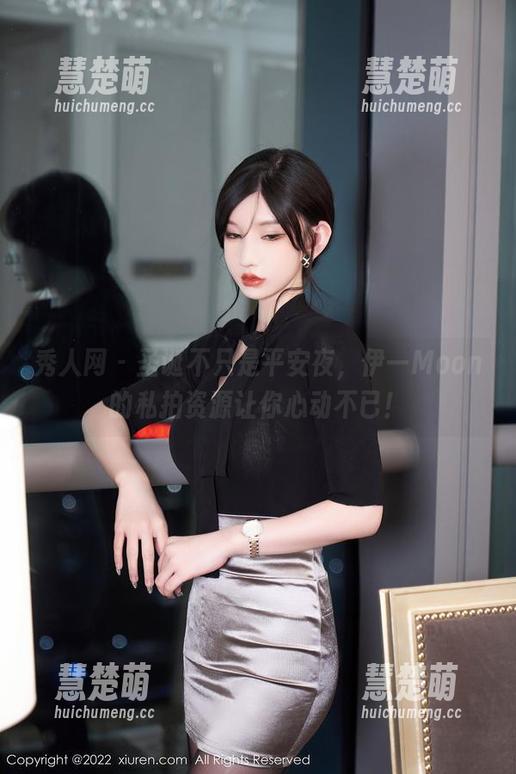 秀人网 - 圣诞不只是平安夜，伊一Moon的私拍资源让你心动不已！