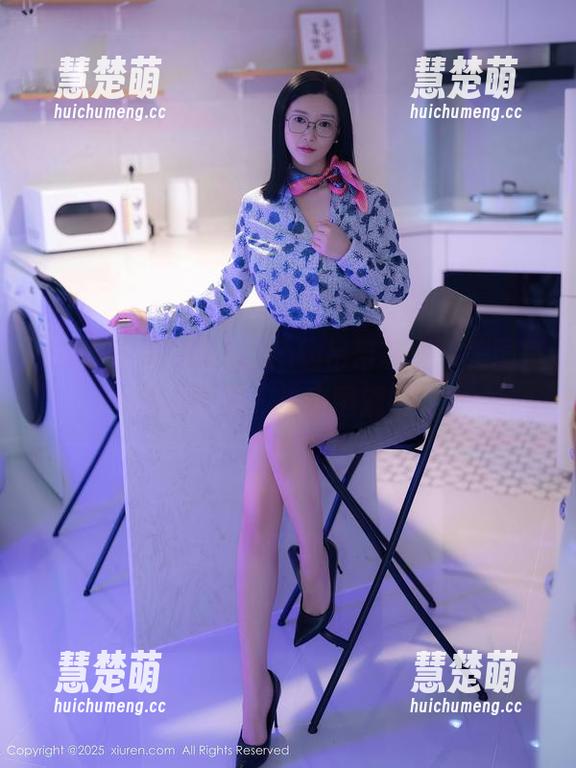秀人网 - 可儿kayen的吊带写真：美图里的小世界，快来围观吧！