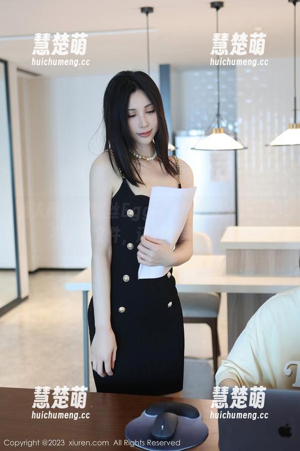 秀人网-尤妮丝Egg 秀人网 - 尤妮丝Egg的灰丝作品:网盘里不止有文件,还有欲望的暗流?
