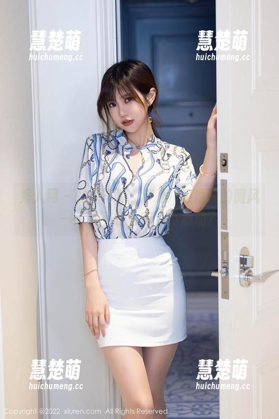 秀人网 - 免费写真，梦心玥和海边的微风——是不是也有点小心动？