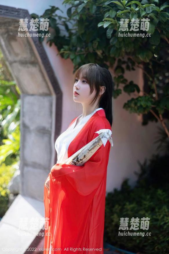 秀人网 - 汁汁的夏天：最新写真集，每一页都热得让人怀疑人生！