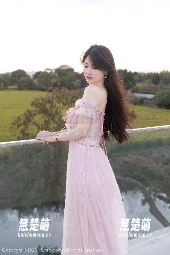 秀人网-萝莉悠悠酱 秀人网 - 萝莉悠悠酱短裙分享:在她的短裙世界里,谁又能逃过那致命的吸引力?