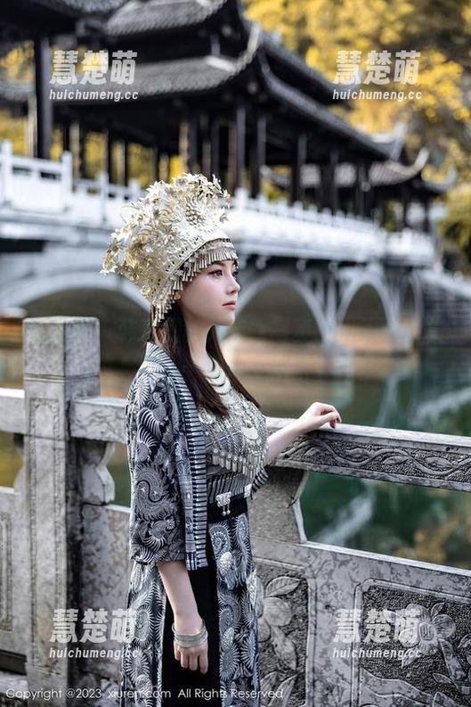 秀人网-韩珊珊 秀人网 - 韩珊珊的死库水写真:一边看图集,一边心乱如麻