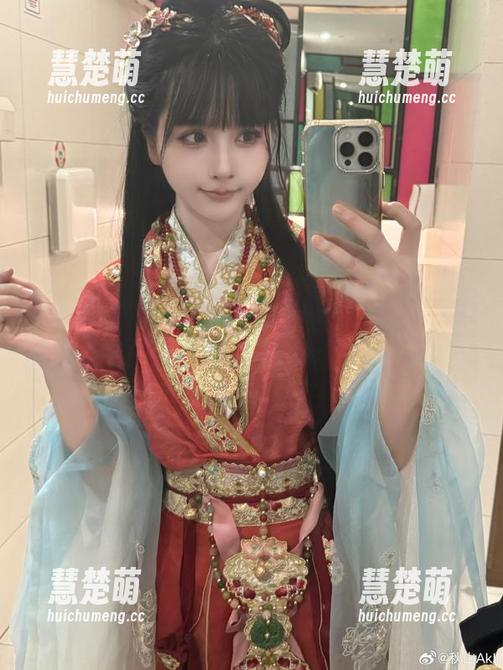 COS？秋山AkI修女信手拈来，一场不容错过的视觉旅行！