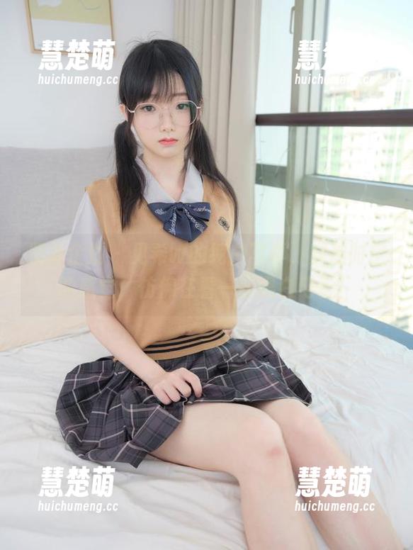 紧急企划-见希w 紧急企划 - 见希w的纯白写真,穿越时空的感觉,仿佛在看一部黑白电影!