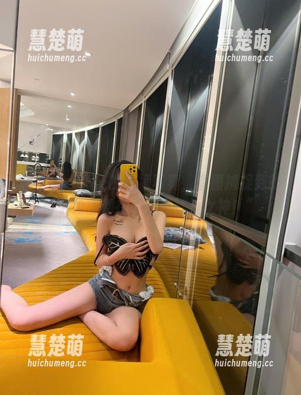 微密圈 - 葛征的短裙写真，套图捕捉到的每个角度都在说“我就是女神！”