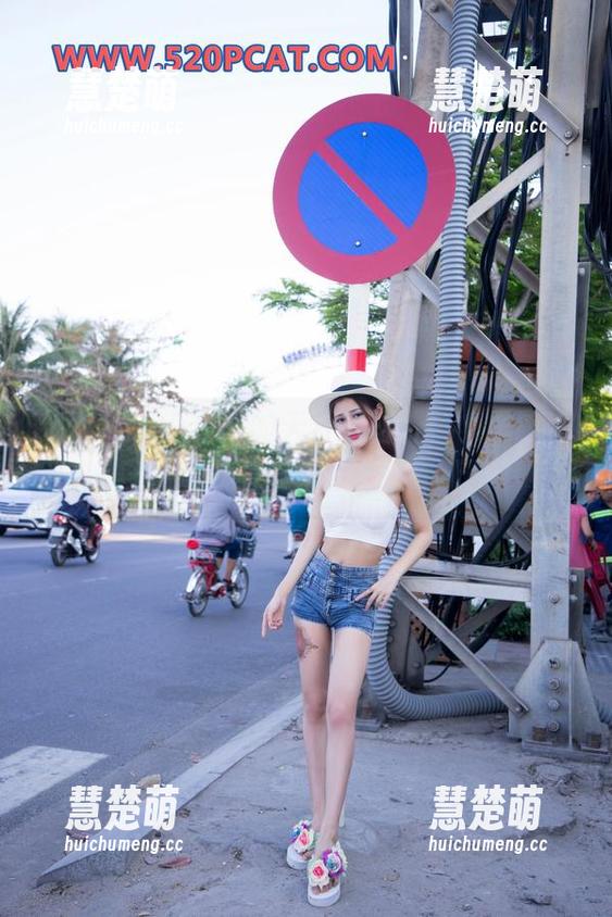 轰趴猫 - 艾小青的天台原图，合集里藏着我最想幽默的瞬间，绝对不无聊！