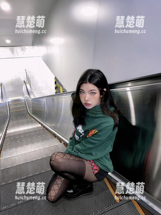 微密圈 - 陈佩奇的眼镜套图，下载之后你会发现更多神秘，快来试试吧！