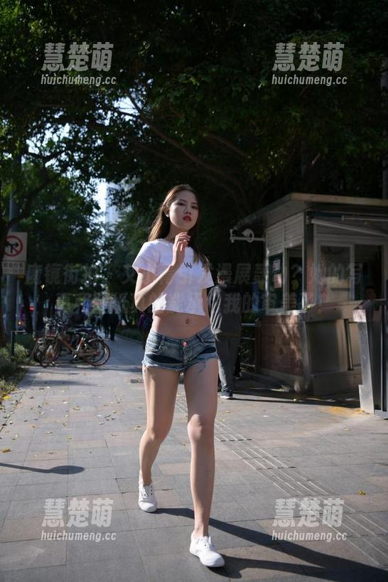 魔镜街拍 - 艾小青引发漫展轰动？她的写真和壁纸真的能承包我的审美了！