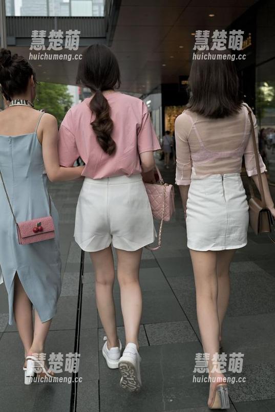 魔镜街拍 - 如果蓝色泳衣会说话，那芝芝的写真分享一定是甜言蜜语